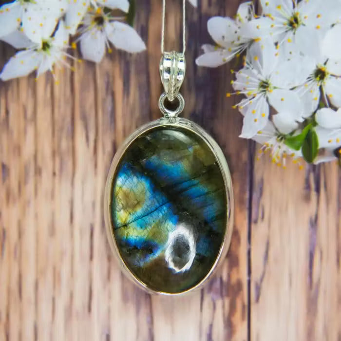 Labradorite Silver Pendant (Certificate)