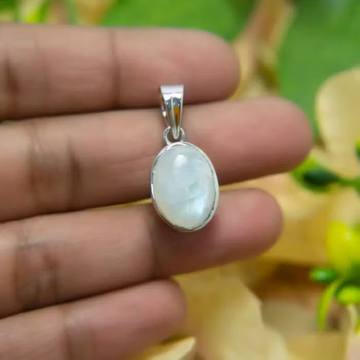 Moonstone Silver Pendant (Certificate)